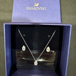 Swarovski Beautiful Necklace with matching earrings set